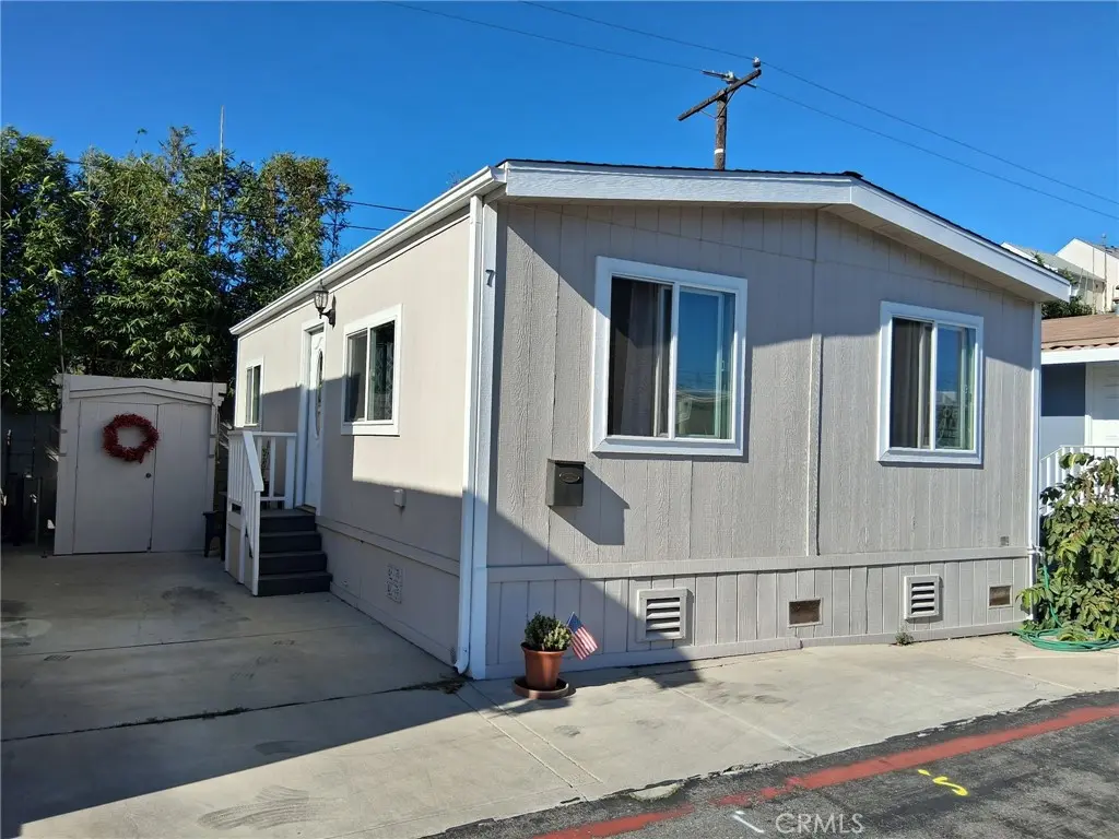 Manufactured In Park for sale at 525 Fairfax, Costa Mesa, CA featuring 2 beds and 1 bath