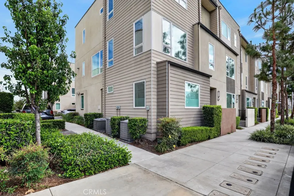 10670 Paramount Boulevard, Downey, CA — listing photo 1