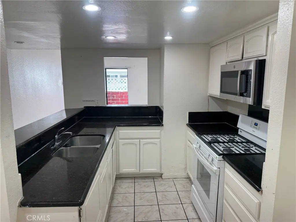 8847 Willis Avenue 13, Panorama City, CA — listing photo 1