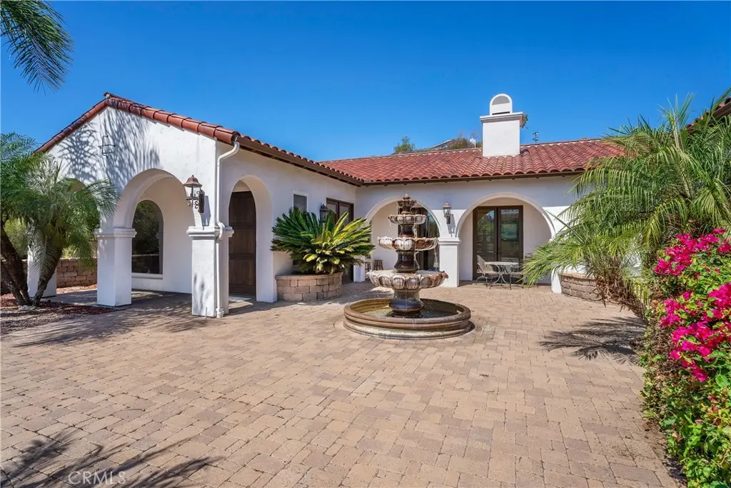 925 Valley, Vista, CA — listing photo 1