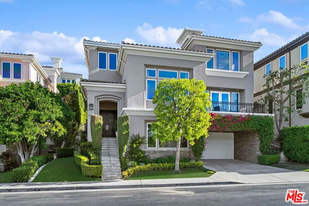 Single Family Residence for rent at 16625 Calle Haleigh, Los Angeles, CA featuring 5 beds and 5 baths
