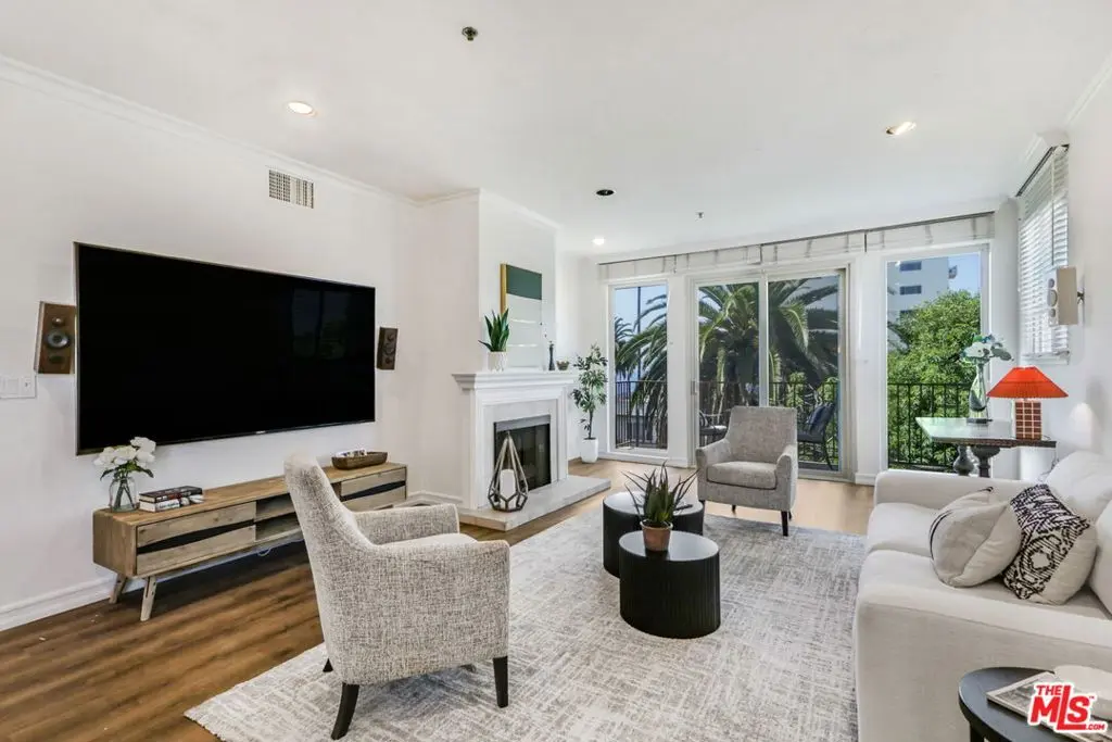 211 California Avenue 501, Santa Monica, CA — listing photo 1