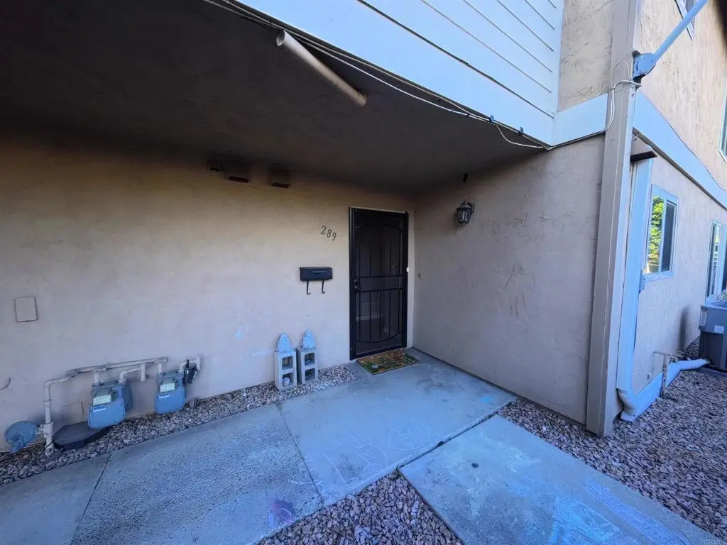 289 Stage Coach Rd, Oceanside, CA — listing photo 1