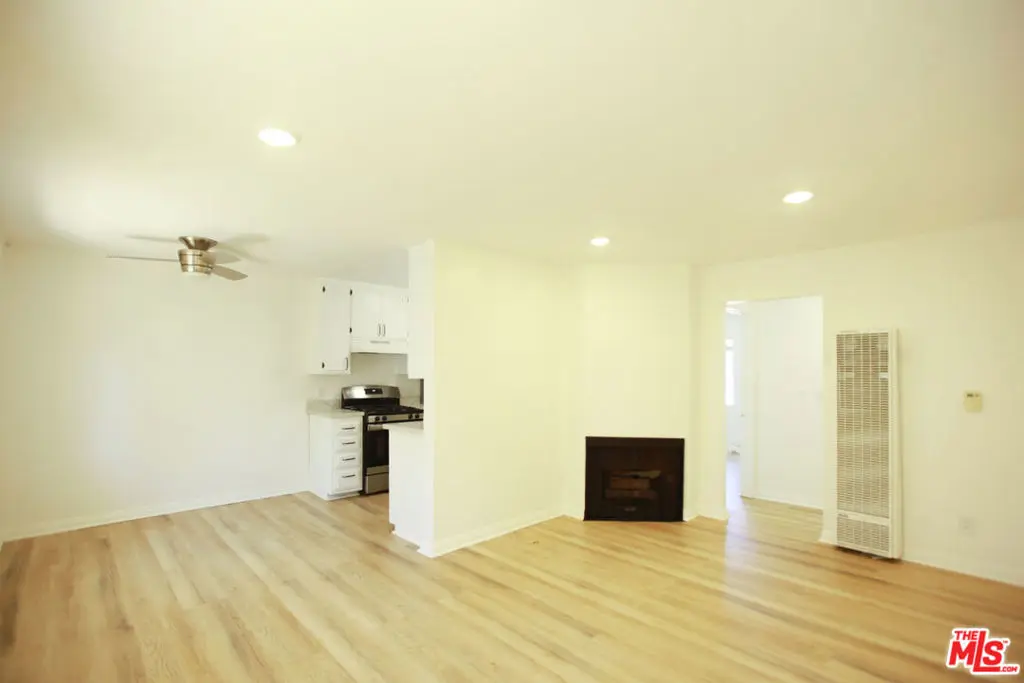 Condominium for rent at 833 S Orange Grove Avenue 2, Los Angeles, CA featuring 1 bed and 1 bath
