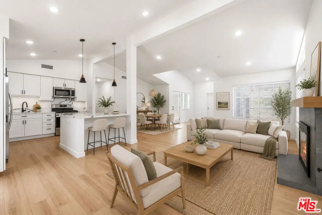 22320 Itasca Street, Chatsworth, CA — listing photo 1