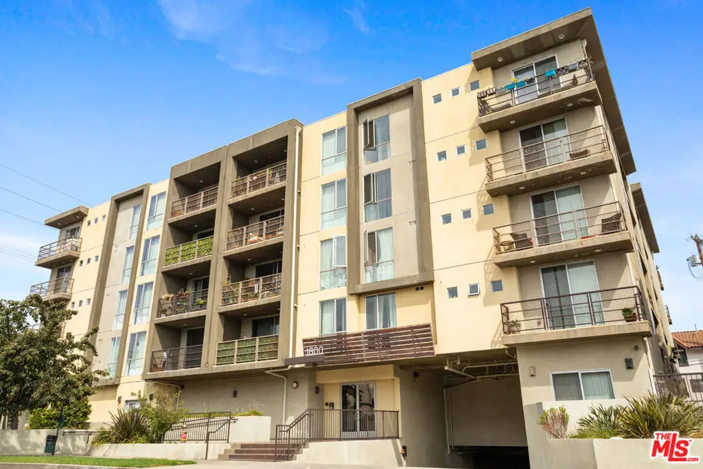 Condominium for rent at 1600 S WESTGATE Avenue 404, Los Angeles, CA featuring 2 beds and 2 baths
