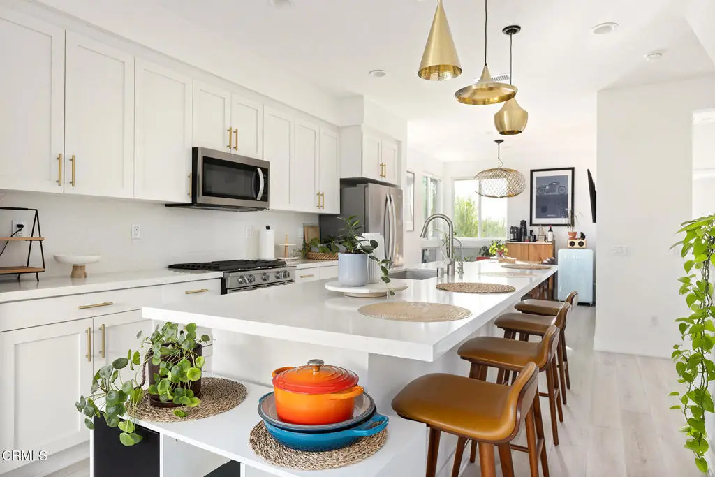 Condominium for rent at 2931 W Exposition Place 1, Los Angeles, CA featuring 3 beds and 4 baths