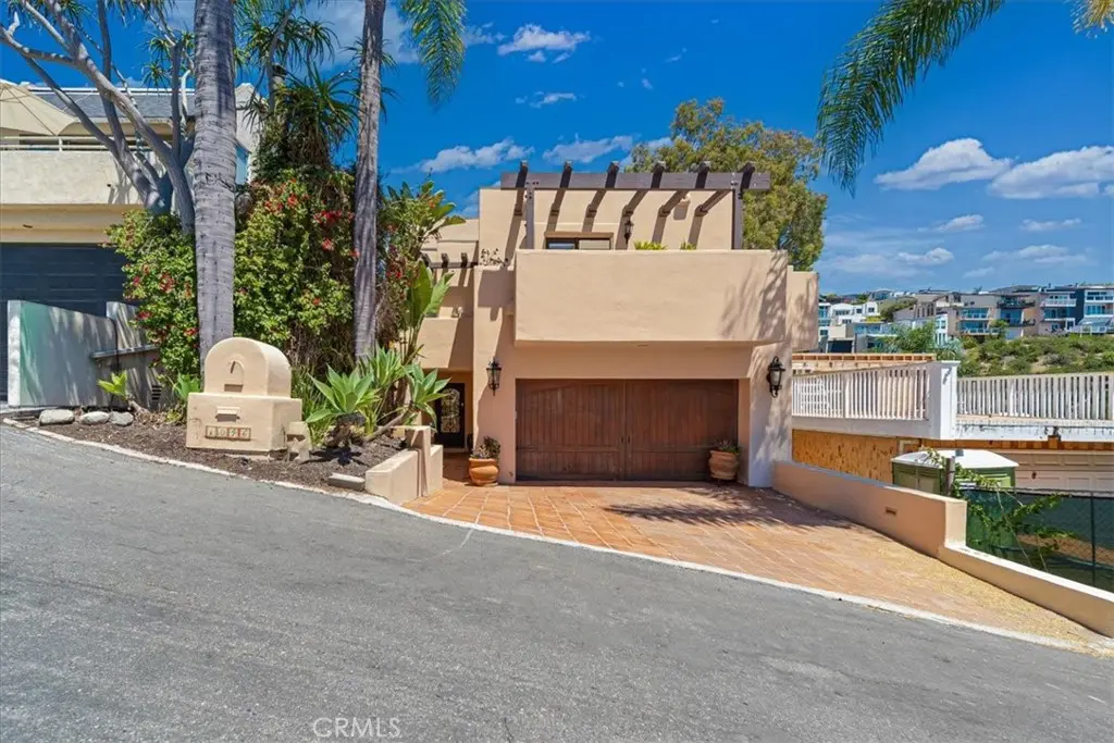 Single Family Residence for rent at 1046 Oro, Laguna Beach, CA featuring 3 beds and 3 baths