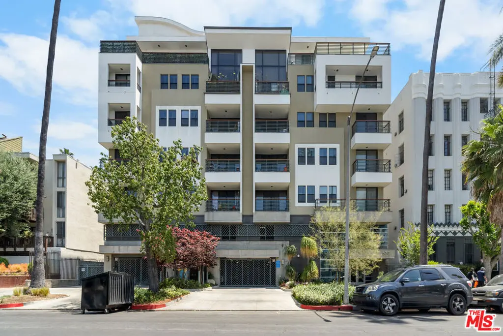 520 S Kingsley Drive PH1, Los Angeles, CA — listing photo 1