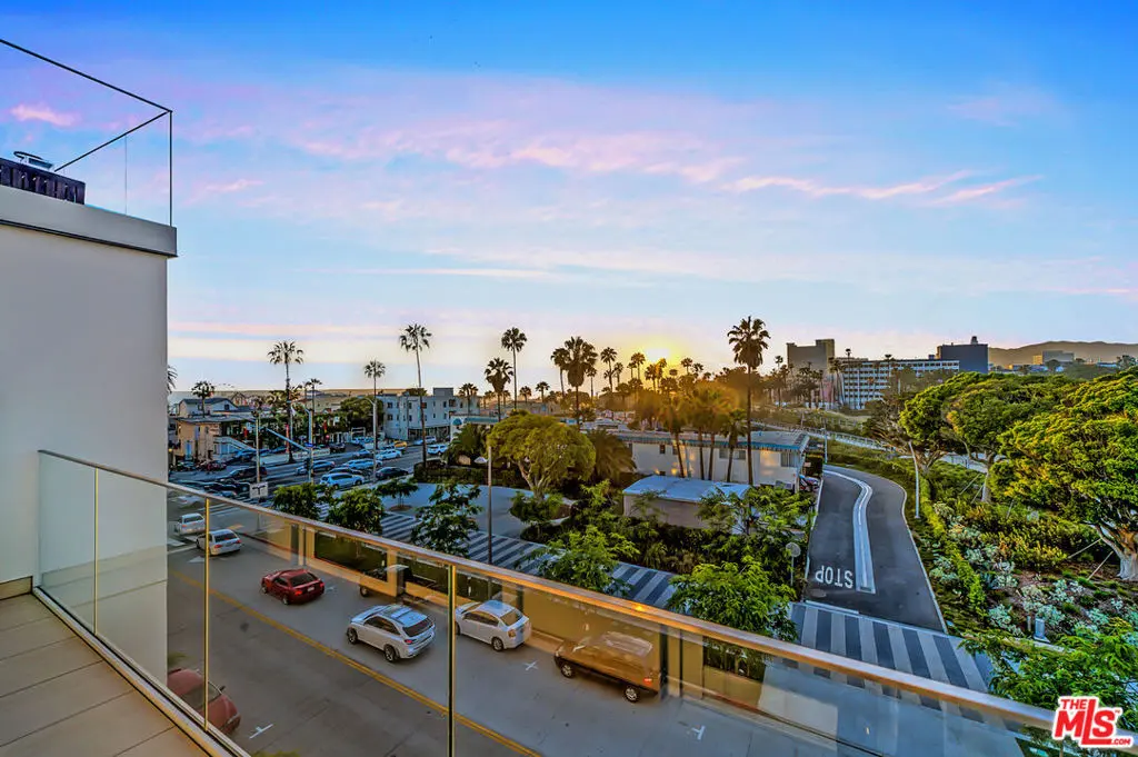 1705 Ocean Avenue 405, Santa Monica, CA — listing photo 1