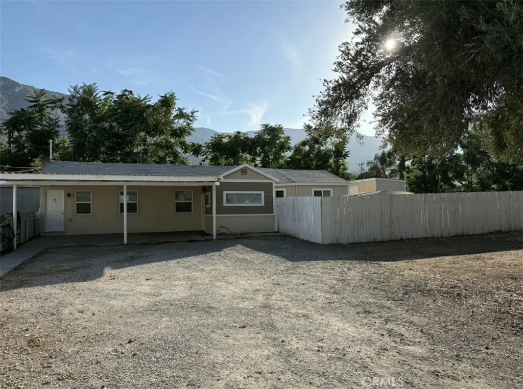 Duplex for rent at 17843 Grand Ave A, Lake Elsinore, CA featuring 3 beds and 1 bath
