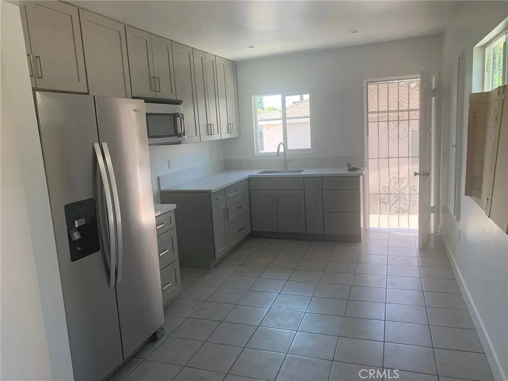 11818 Victory Boulevard, North Hollywood, CA — listing photo 1