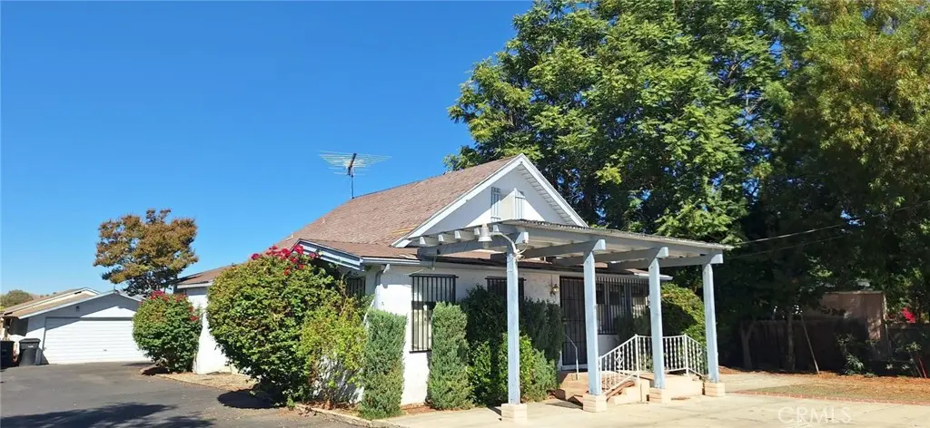 Residential Lease for rent at 615 N Palm Avenue, Hemet, Riverside County, CA featuring 2 beds and 1 bath