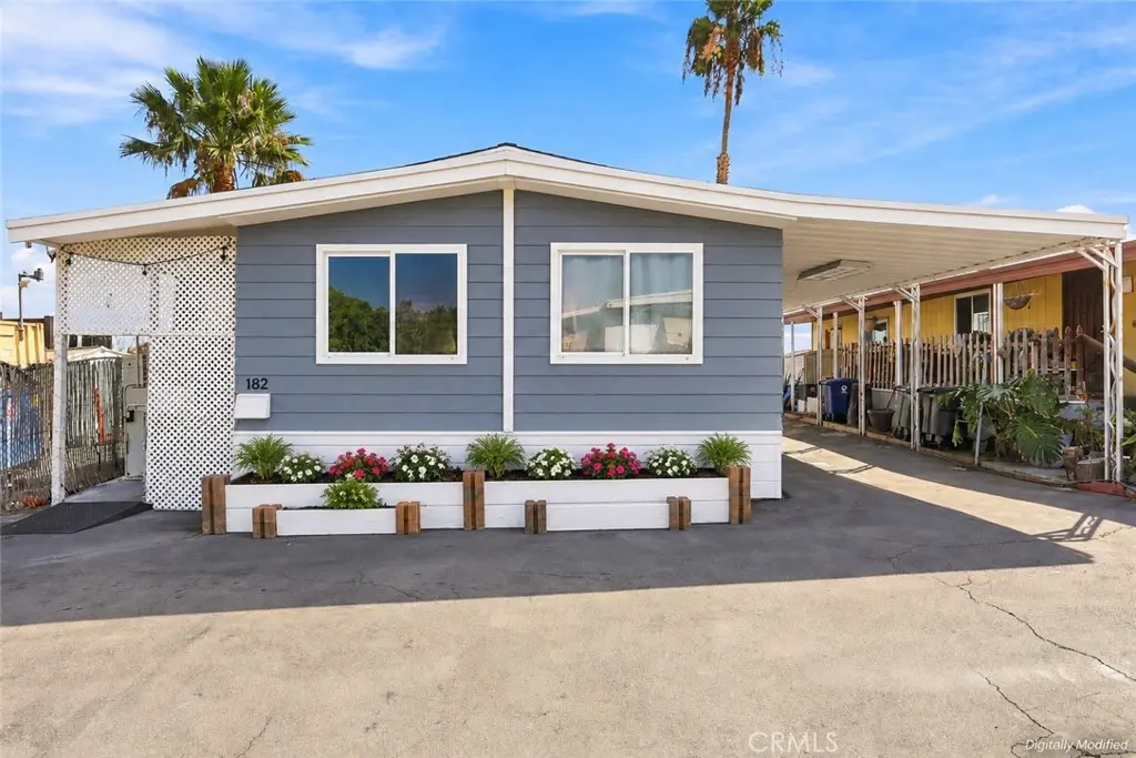 5450 N. Paramount Blvd., Long Beach, CA — listing photo 1