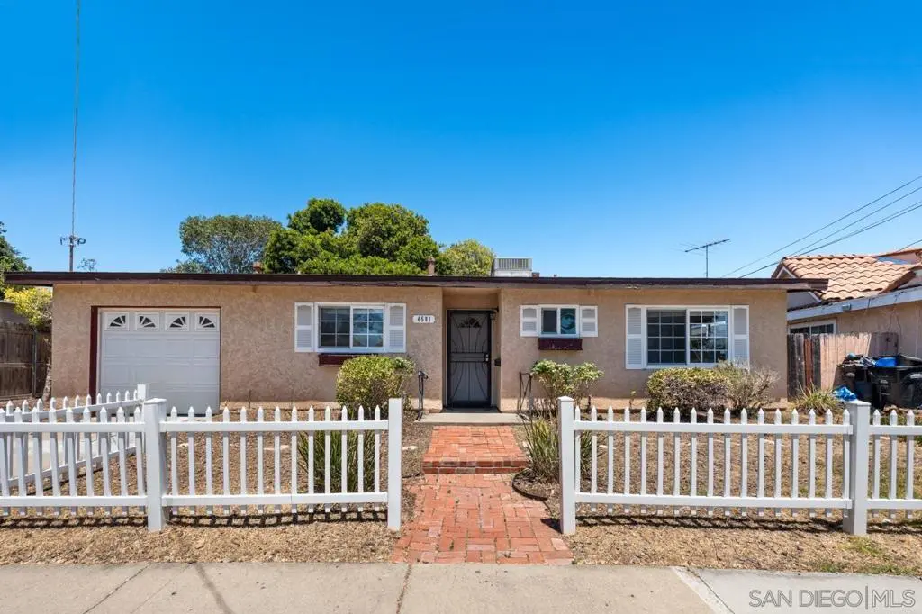 Single Family Residence for rent at 4581 Chinook, San Diego, CA featuring 3 beds and 2 baths