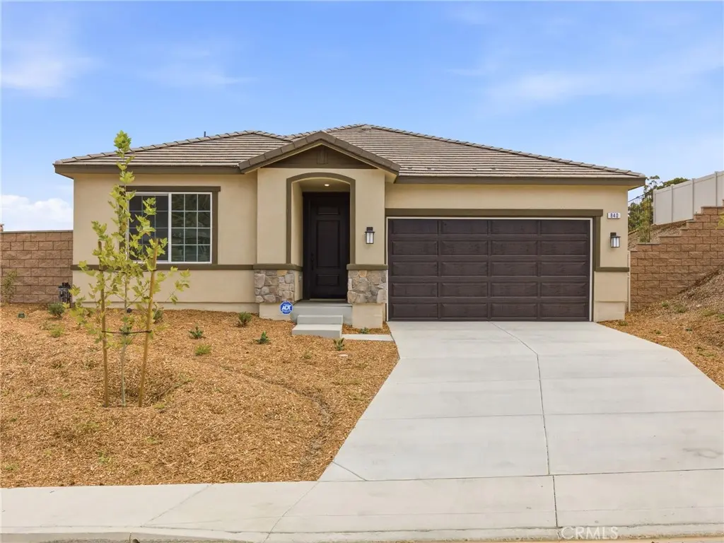 Single Family Residence for rent at 840 Sicily, Lake Elsinore, CA featuring 3 beds and 2 baths