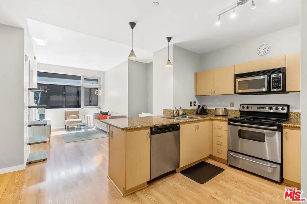 630 W 6th Street 613, Los Angeles, CA — listing photo 1