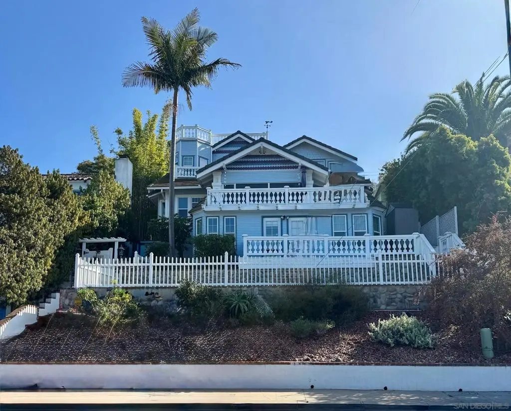 Single Family Residence for rent at 1357 Olivet St, La Jolla, CA featuring 3 beds and 4 baths