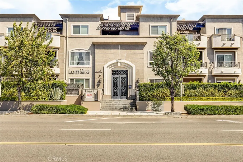 4424 Whitsett Avenue 110, Studio City, CA — listing photo 1