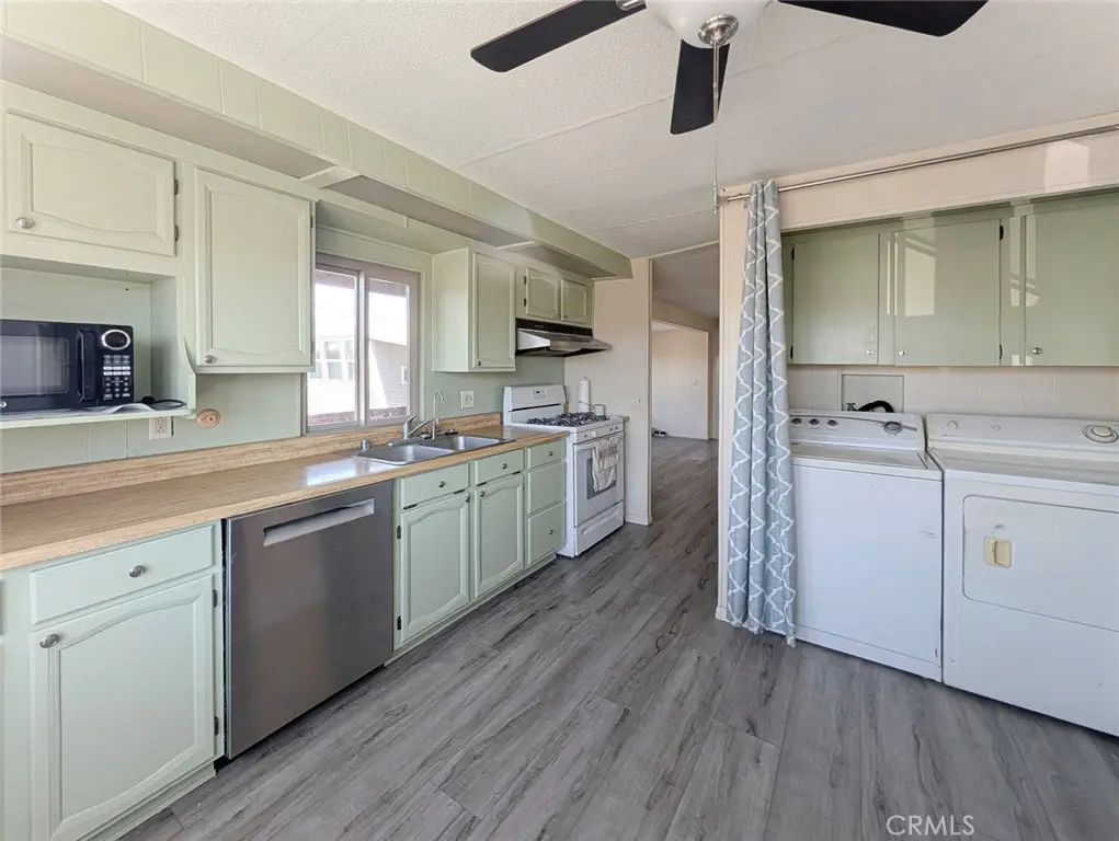 432 S Harbor Boulevard 143, Santa Ana, CA — listing photo 1