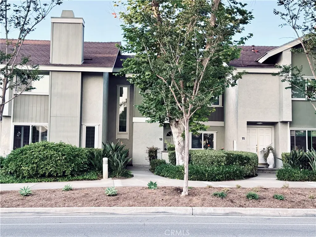 Condominium for rent at 13 Sunflower, Irvine, CA featuring 2 beds and 3 baths