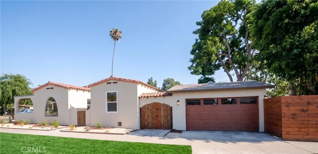 Single Family Residence for sale at 2391 Fashion Ave, Long Beach, CA featuring 3 beds and 2 baths