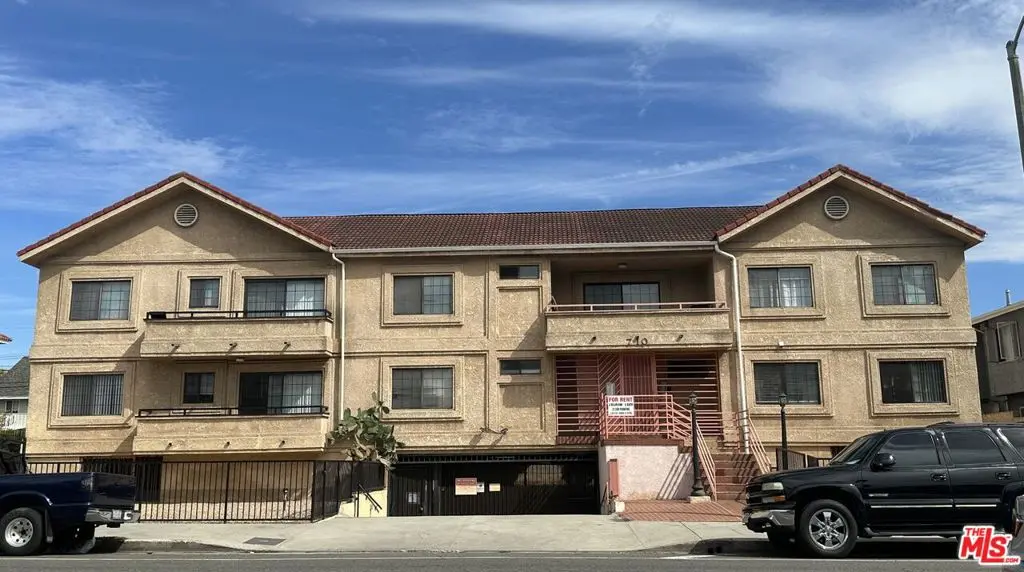Condominium for rent at 710 Crenshaw Boulevard 106, Los Angeles, CA featuring 2 beds and 2 baths