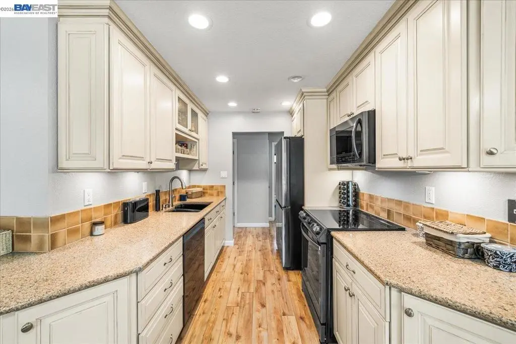 Condominium for sale at 9025 Alcosta Blvd 259, San Ramon, CA featuring 3 beds and 2 baths