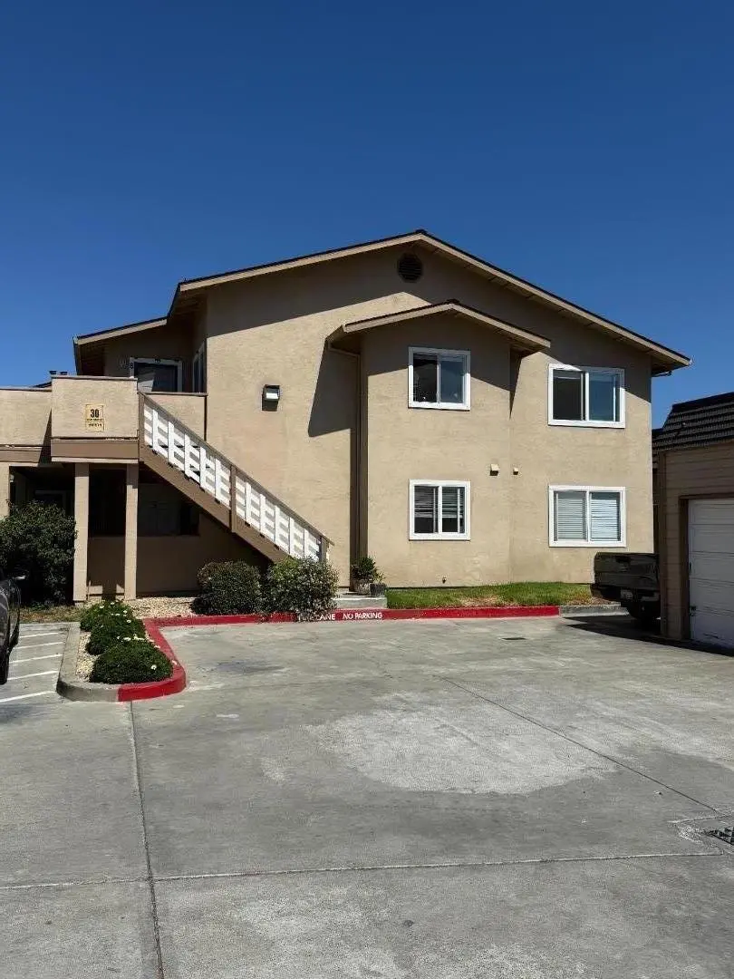 Condominium for sale at 30 W San Joaquin Street 5, Salinas, CA featuring 2 beds and 1 bath