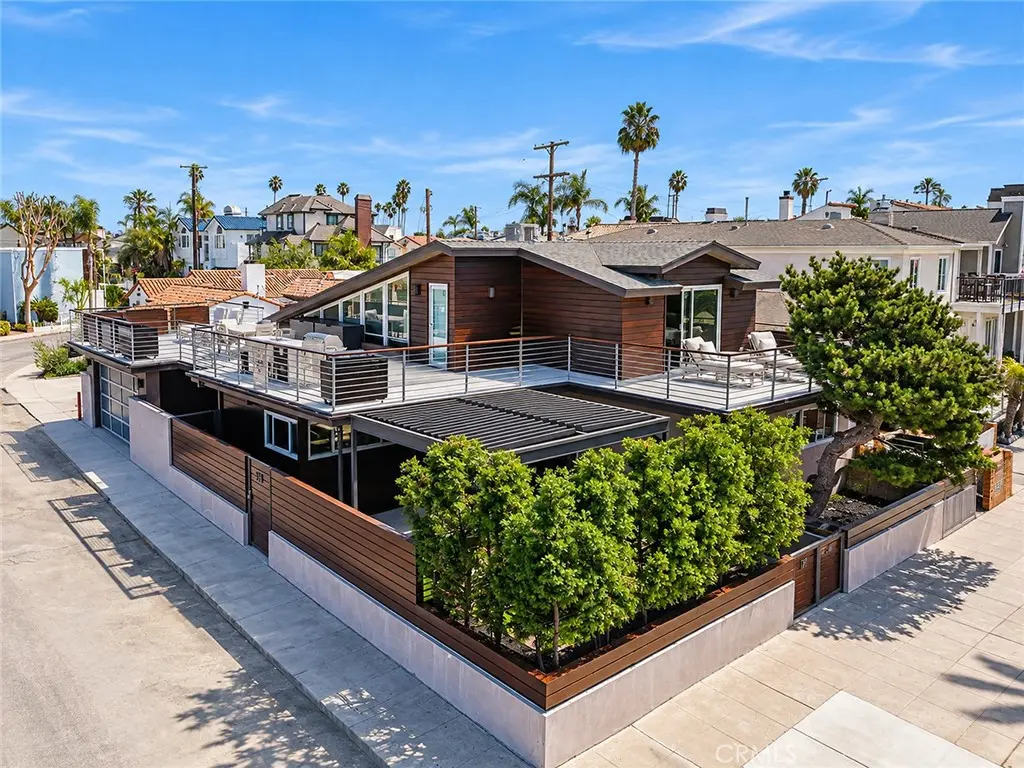 Single Family Residence for sale at 56 The Colonnade, Long Beach, CA featuring 3 beds and 2 baths