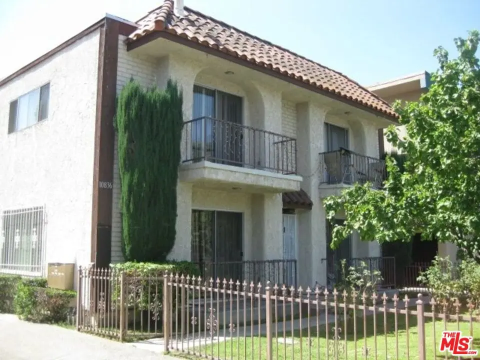 10836 CAMARILLO Street 2, North Hollywood, CA — listing photo 1