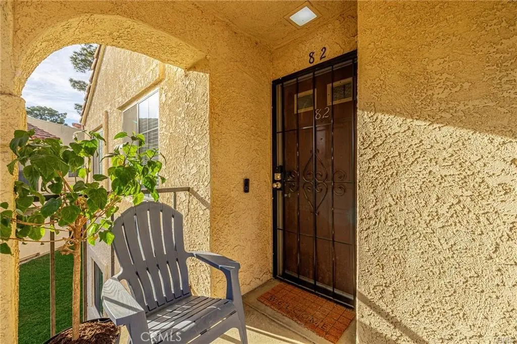 Condominium for sale at 2554 Olive 82, Palmdale, CA featuring 2 beds and 2 baths