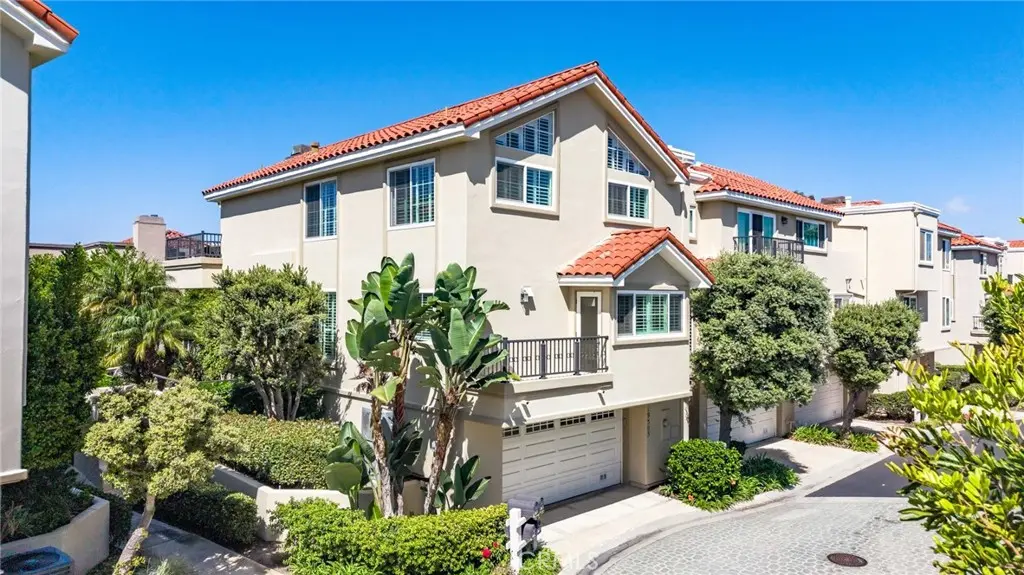19305 Brooktrail Lane, Huntington Beach, CA — listing photo 1