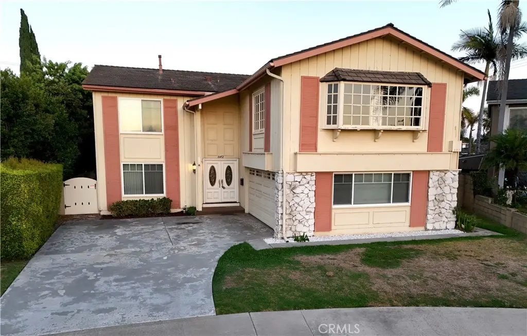 16452 Whittier Lane, Huntington Beach, CA — listing photo 1