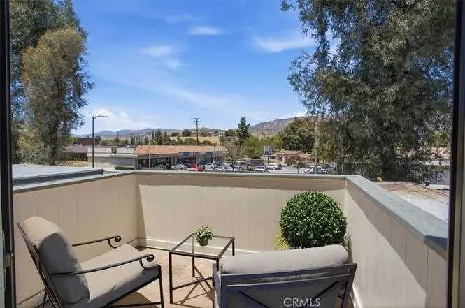 10566 Sunland Boulevard 7, Sunland, CA — listing photo 1