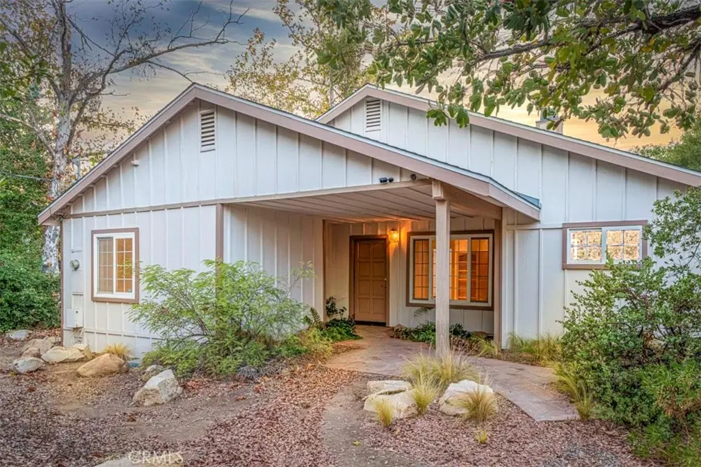 Residential Lease for rent at 32725 Jerome, Murrieta, Riverside County, CA featuring 2 beds and 2 baths