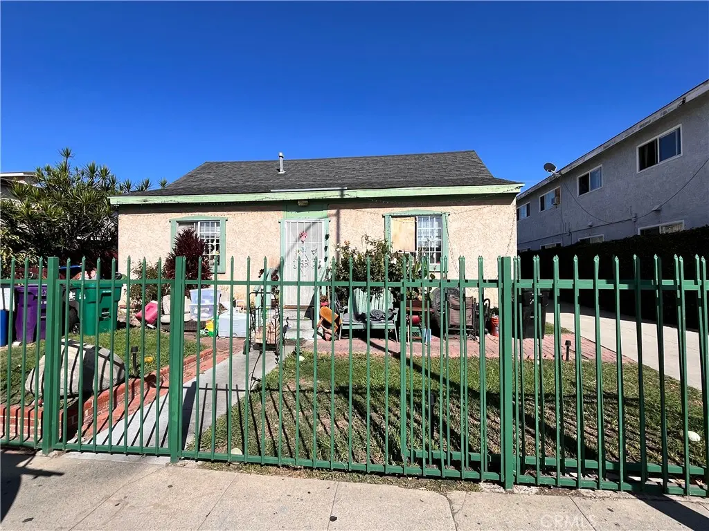 Triplex for sale at 2430 Atlantic, Long Beach, CA
