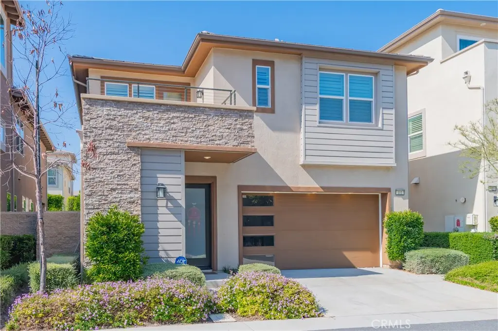 Single Family Residence for rent at 111 Swift, Irvine, CA featuring 3 beds and 4 baths