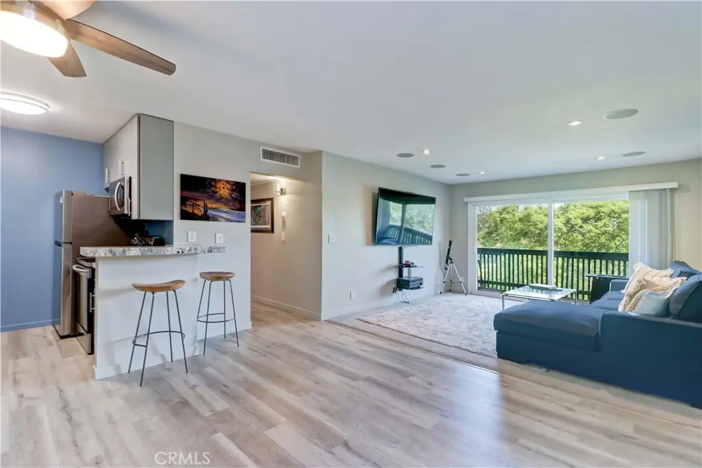 576 N Bellflower Boulevard 303, Long Beach, CA — listing photo 1