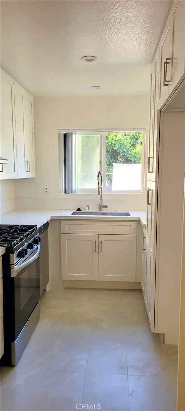 518 E Valencia F, Burbank, CA — listing photo 1