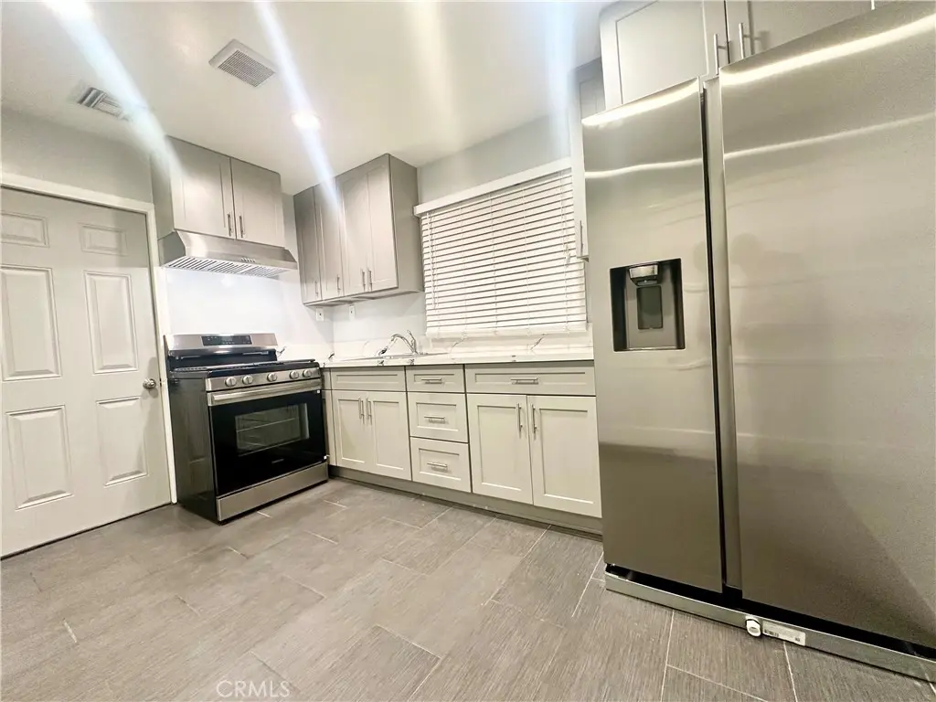 15746 1/2 Magnolia Boulevard JADU, Encino, CA — listing photo 1