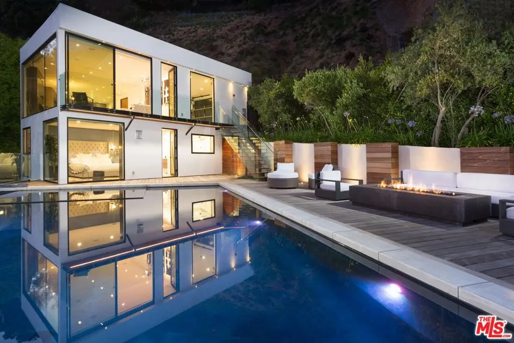 Single Family Residence for rent at 8780 Hollywood Boulevard, Los Angeles, CA featuring 4 beds and 4 baths