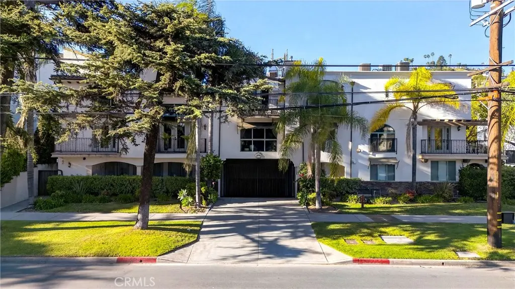 Condominium for rent at 4301 Los Feliz, Los Angeles, CA featuring 2 beds and 3 baths