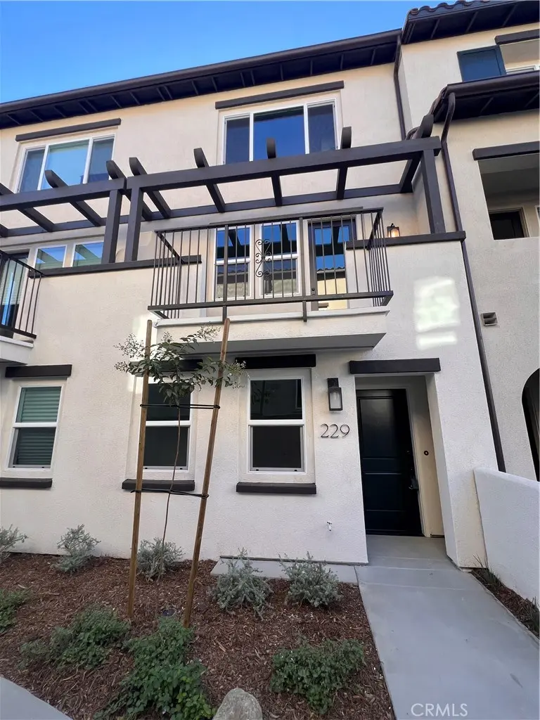 Residential Lease for rent at 229 Stillwater, Claremont, Los Angeles County, CA featuring 3 beds and 4 baths