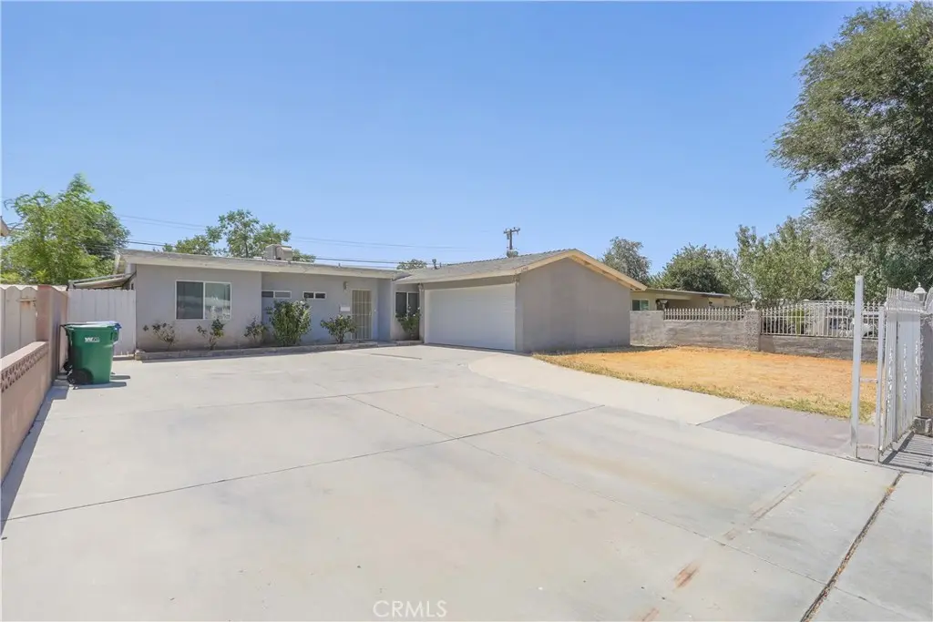 1050 W Avenue J13, Lancaster, CA — listing photo 1