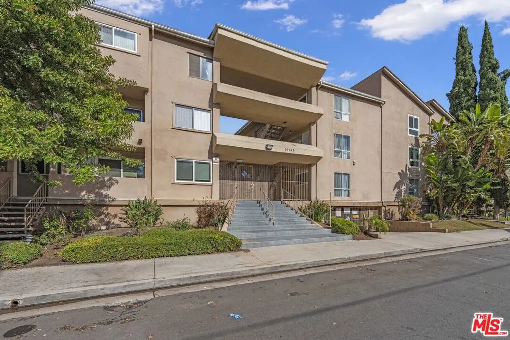 10757 Hortense Street 303, Toluca Lake, CA — listing photo 1