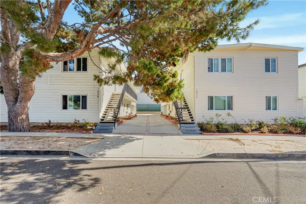 1826 12th Street, Manhattan Beach, CA — listing photo 1
