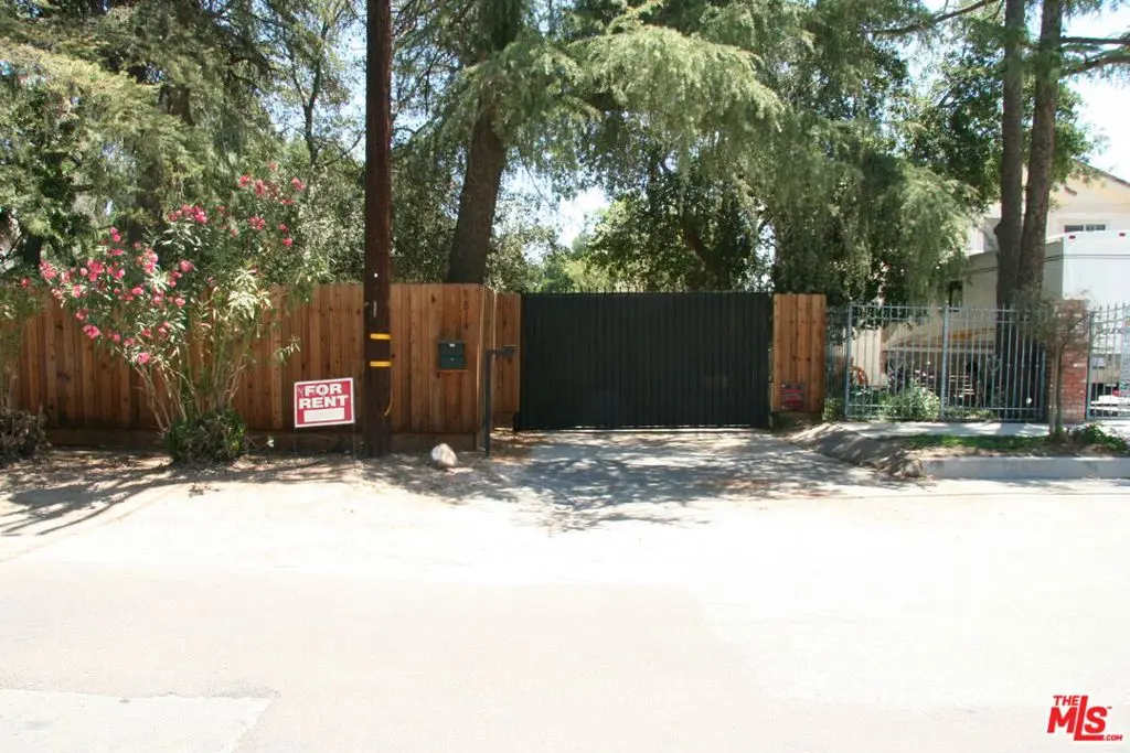 9814 Baden Avenue, Chatsworth, CA — listing photo 1