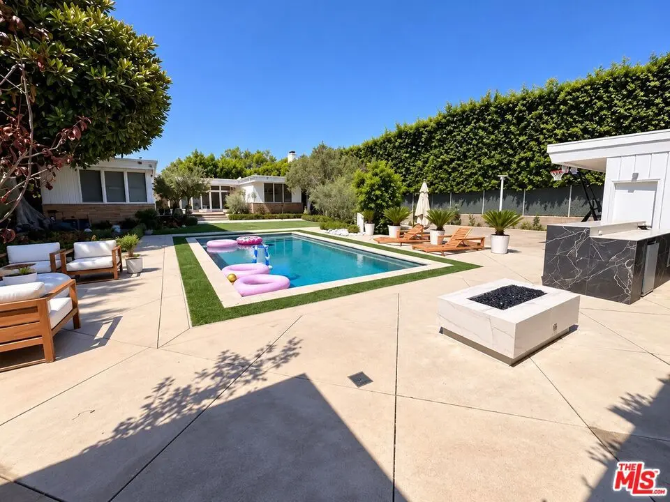 Single Family Residence for rent at 604 Trenton Drive, Beverly Hills, CA featuring 5 beds and 6 baths
