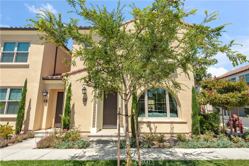 Condominium for rent at 152 Sunnyside, Irvine, CA featuring 3 beds and 4 baths